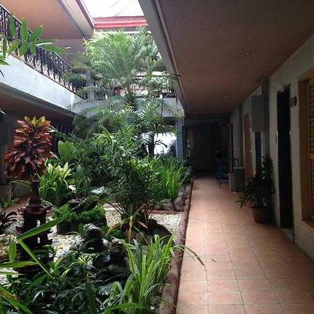 Queen\'S Beach Resort Manoc-Manoc 外观 照片