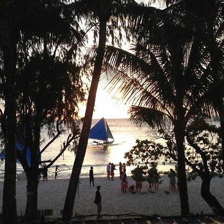 Queen\'S Beach Resort Manoc-Manoc 外观 照片