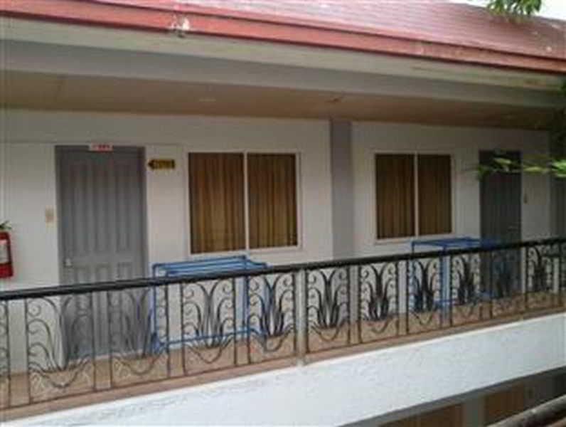 Queen\'S Beach Resort Manoc-Manoc 外观 照片