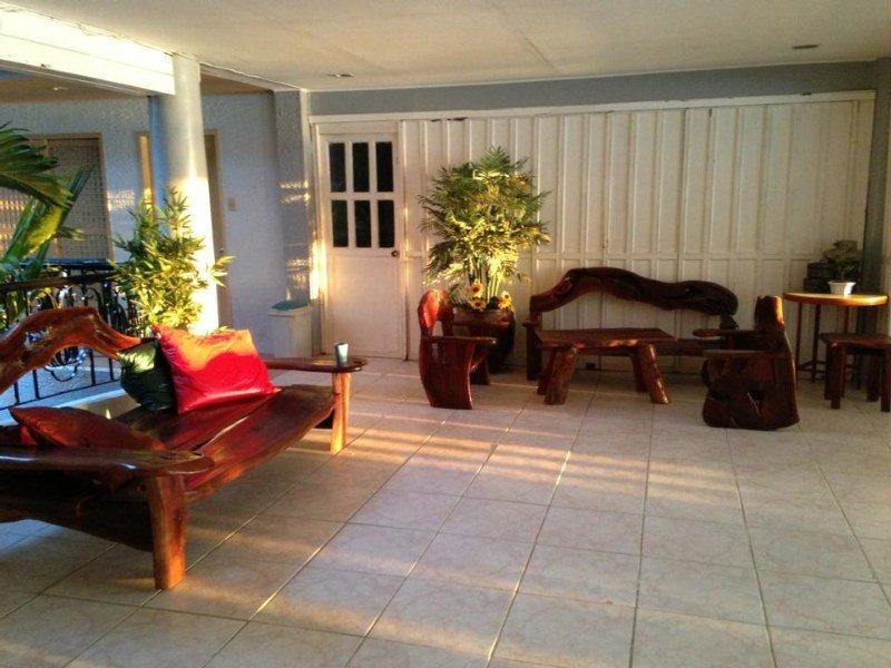 Queen\'S Beach Resort Manoc-Manoc 外观 照片