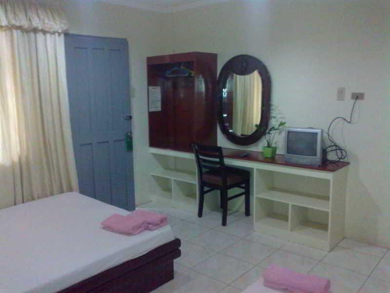 Queen\'S Beach Resort Manoc-Manoc 外观 照片