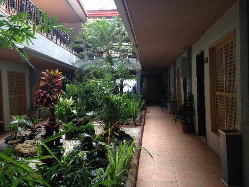 Queen\'S Beach Resort Manoc-Manoc 外观 照片