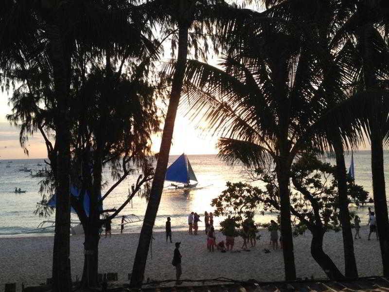 Queen\'S Beach Resort Manoc-Manoc 外观 照片