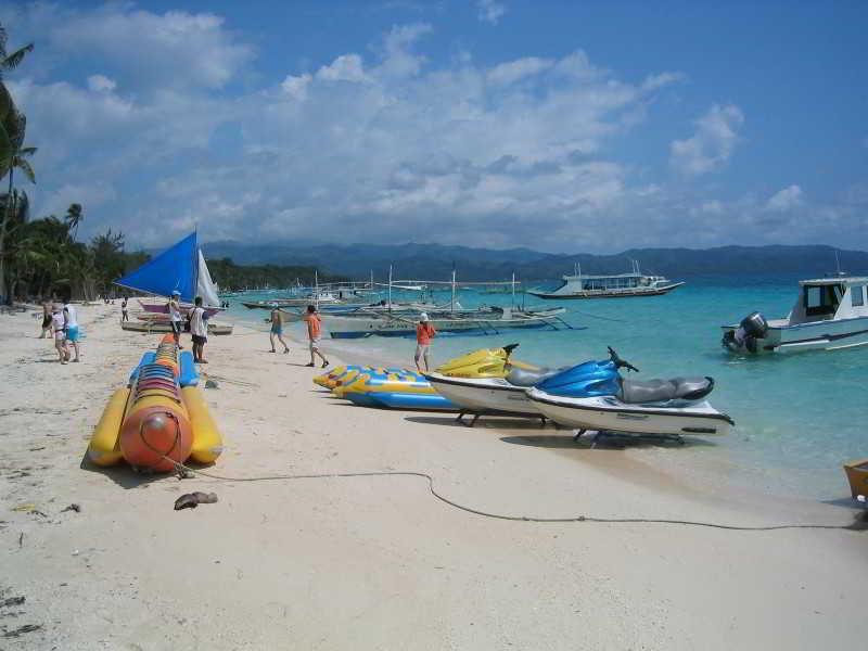 Queen\'S Beach Resort Manoc-Manoc 外观 照片
